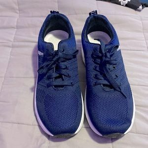 Mens athletic shoes. Size 10. Never been worn.